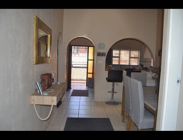 3 BEDROOM TOWNHOUSE FOR SALE IN SCOTTBURGH CENTRAL